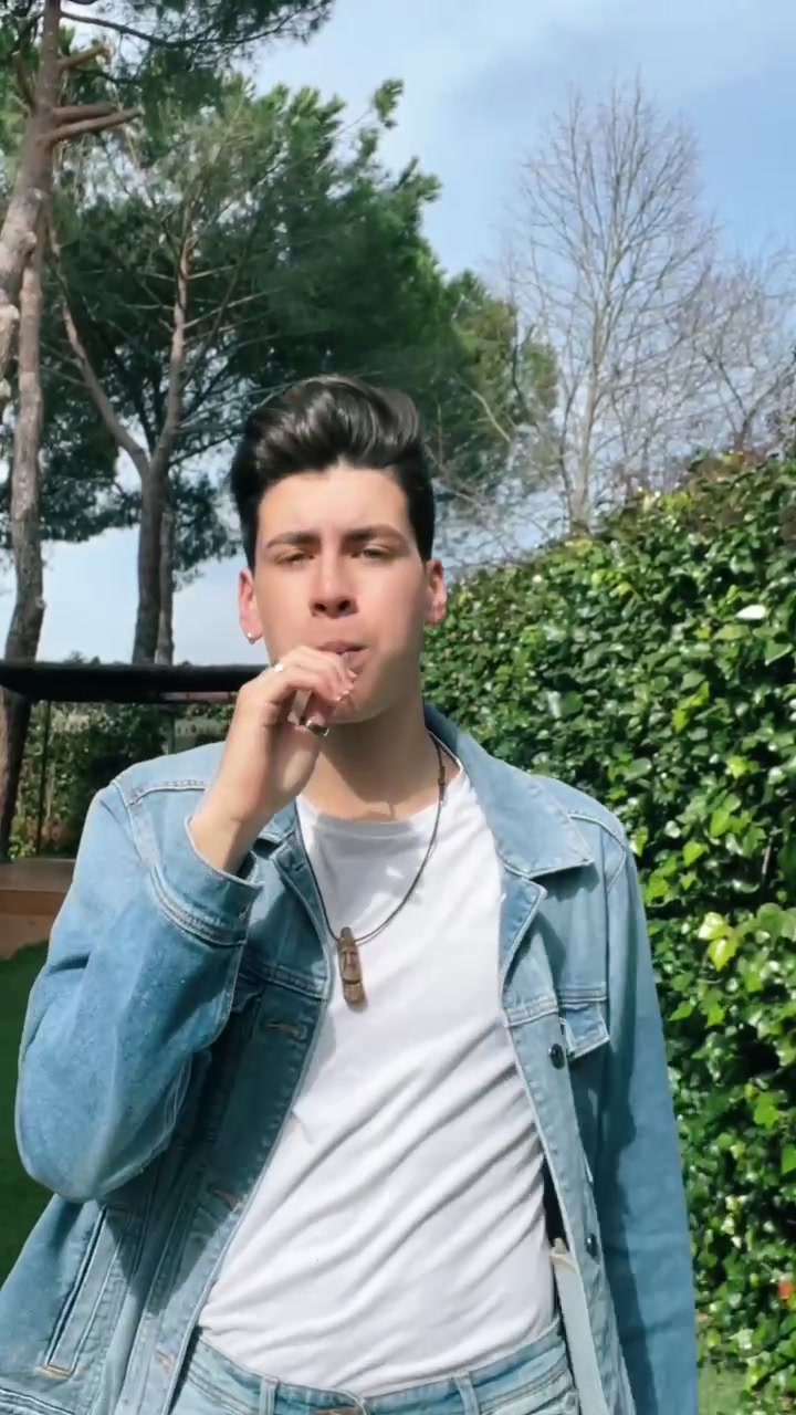 @Claudia García y Rurru😬💚
