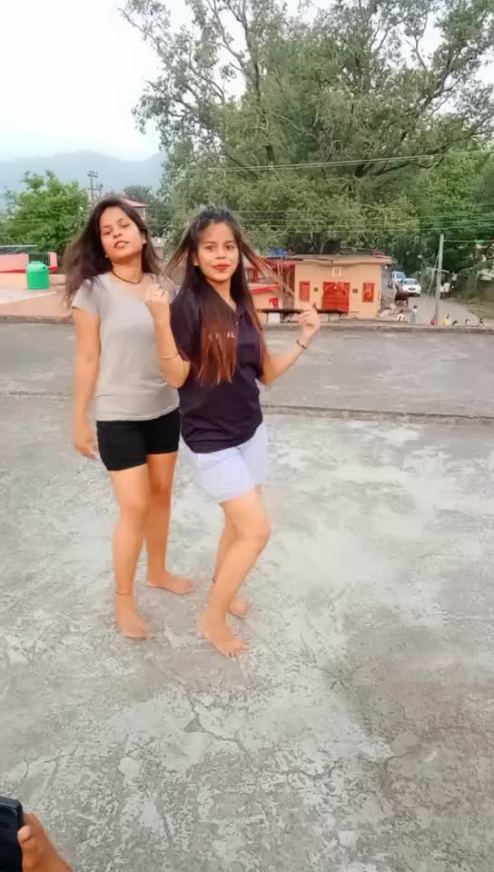 @GarhwAl's queen🔥