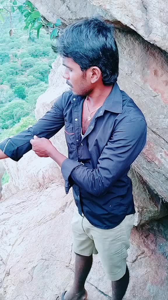 @சின்னப்பூவன்  பூ  வி