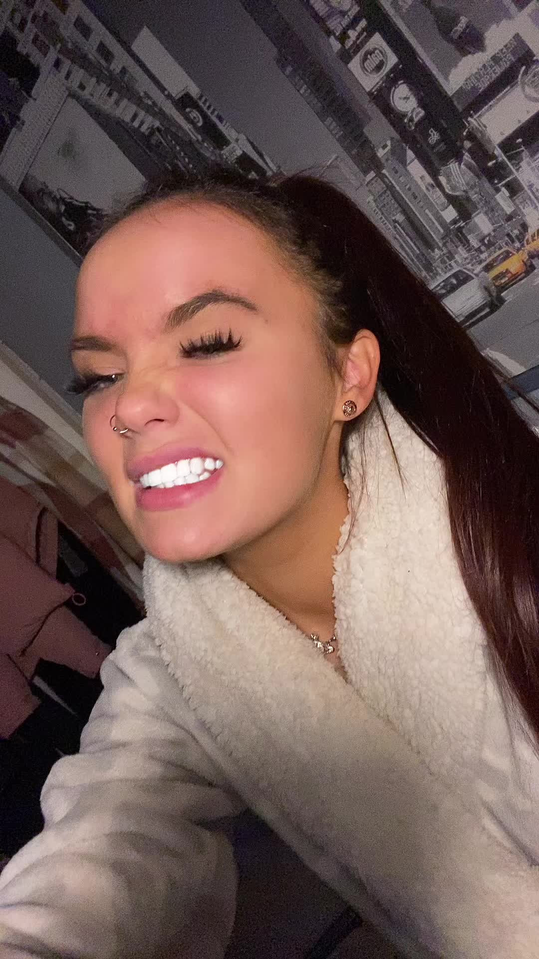 @MiaGrace🦋 (52K followers)