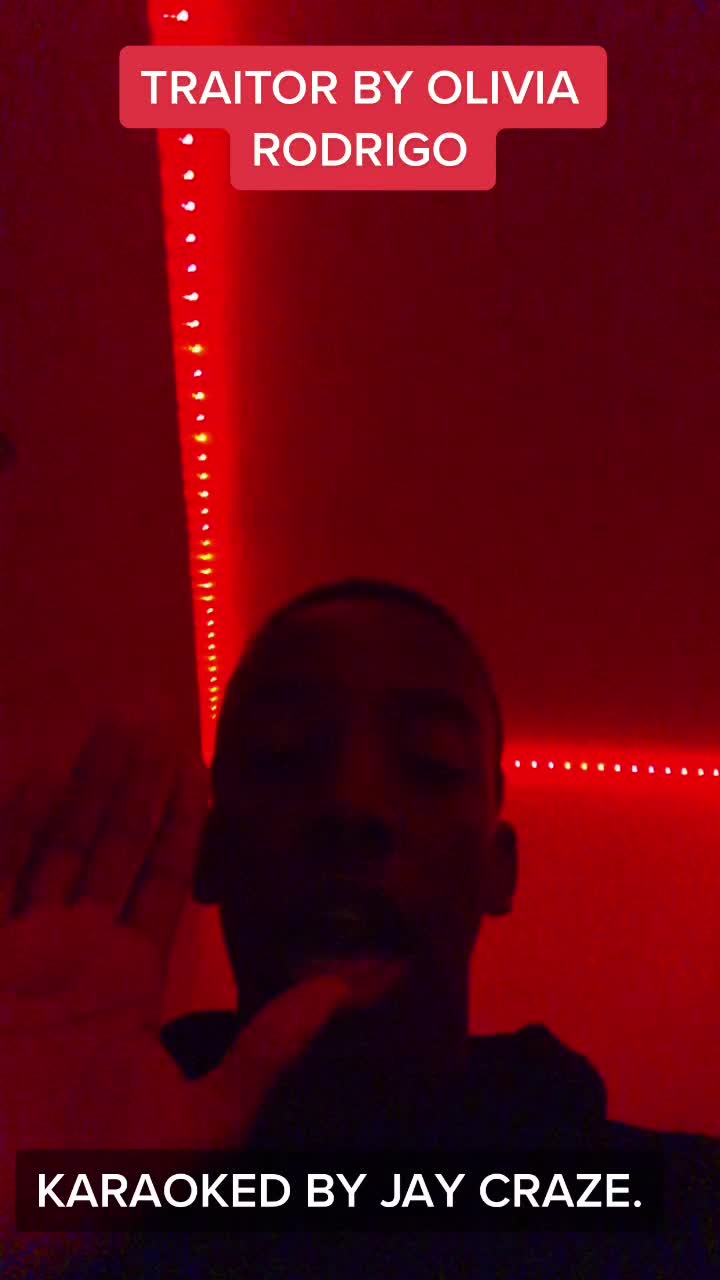 @R U N A W A Y T R A V E L E R