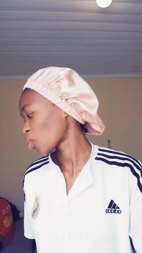 @Uzalipholile