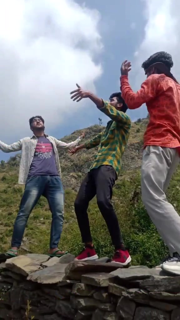 @PahadiBoi🏞️👑💟
