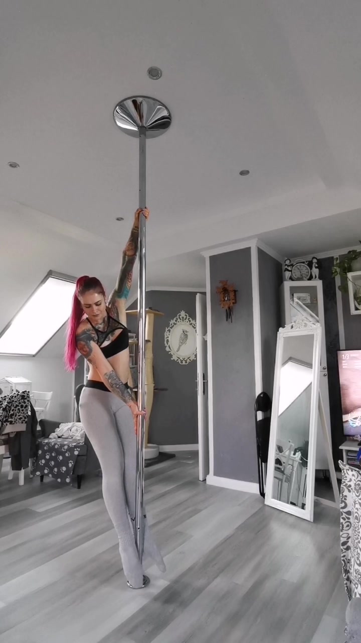 @Nina_Napalm