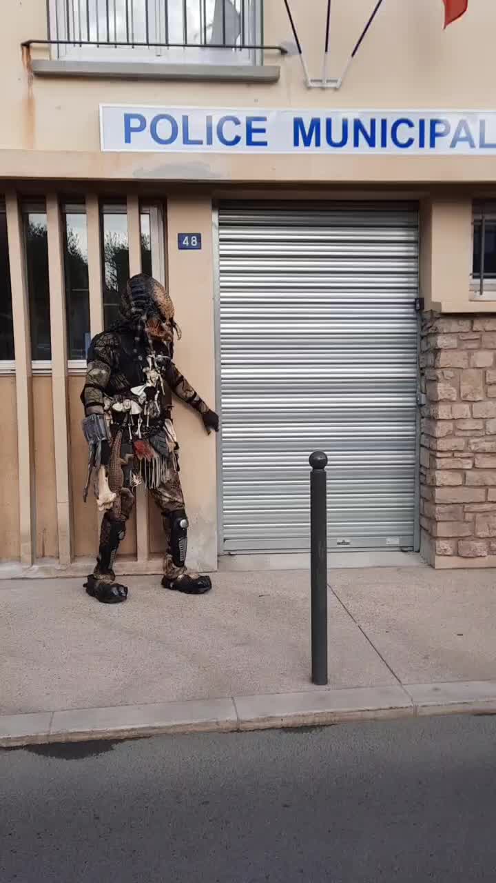@lee villain pr&eacute;dator 👽👅😁