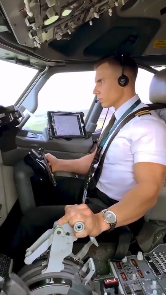 @Avi&otilde;es & Pilotos