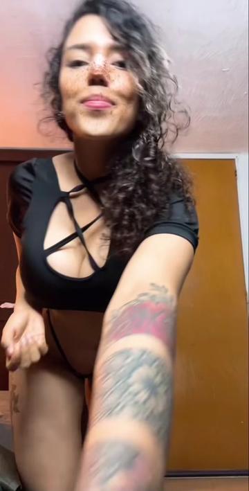 @Valeriakeler_oficial