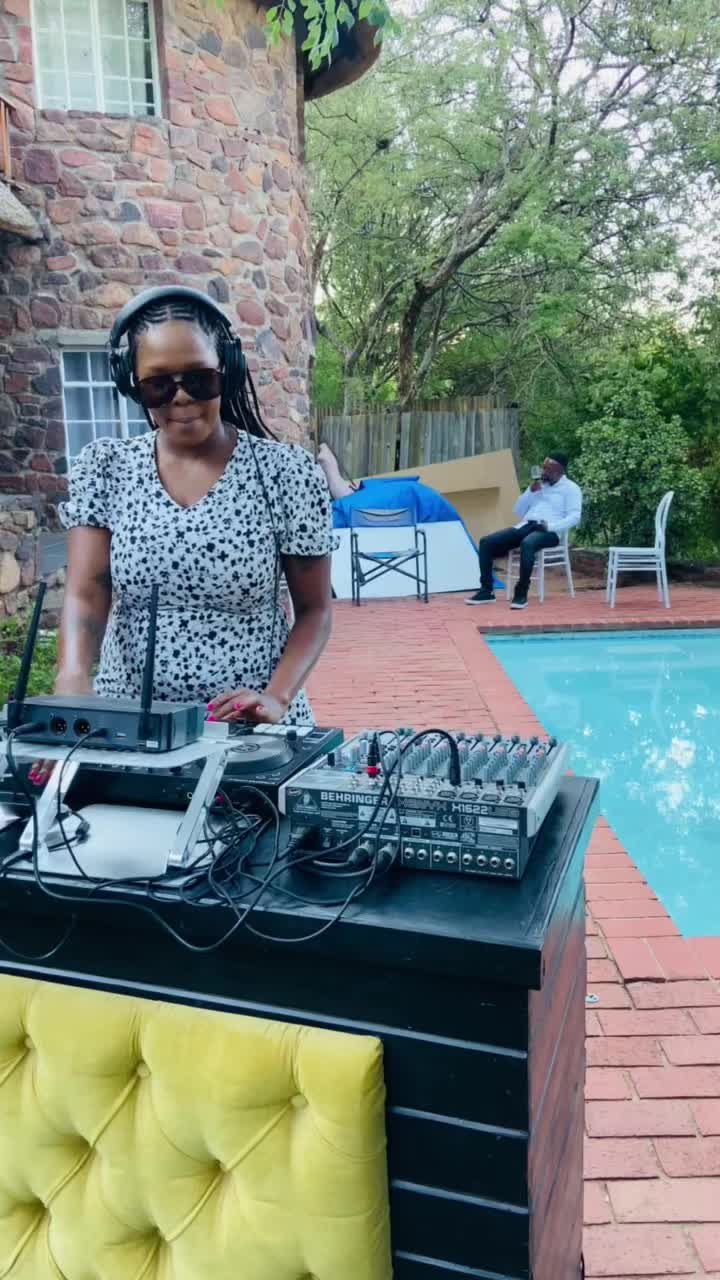 @Ms Lau&rsquo;ra DJ 🇧🇼🇿🇦