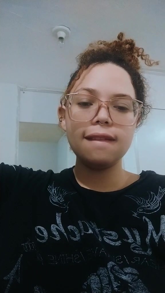 @Lari Magalh&atilde;es