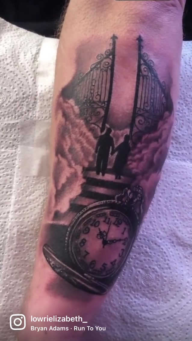 @Lowri Elizabeth Tattoo