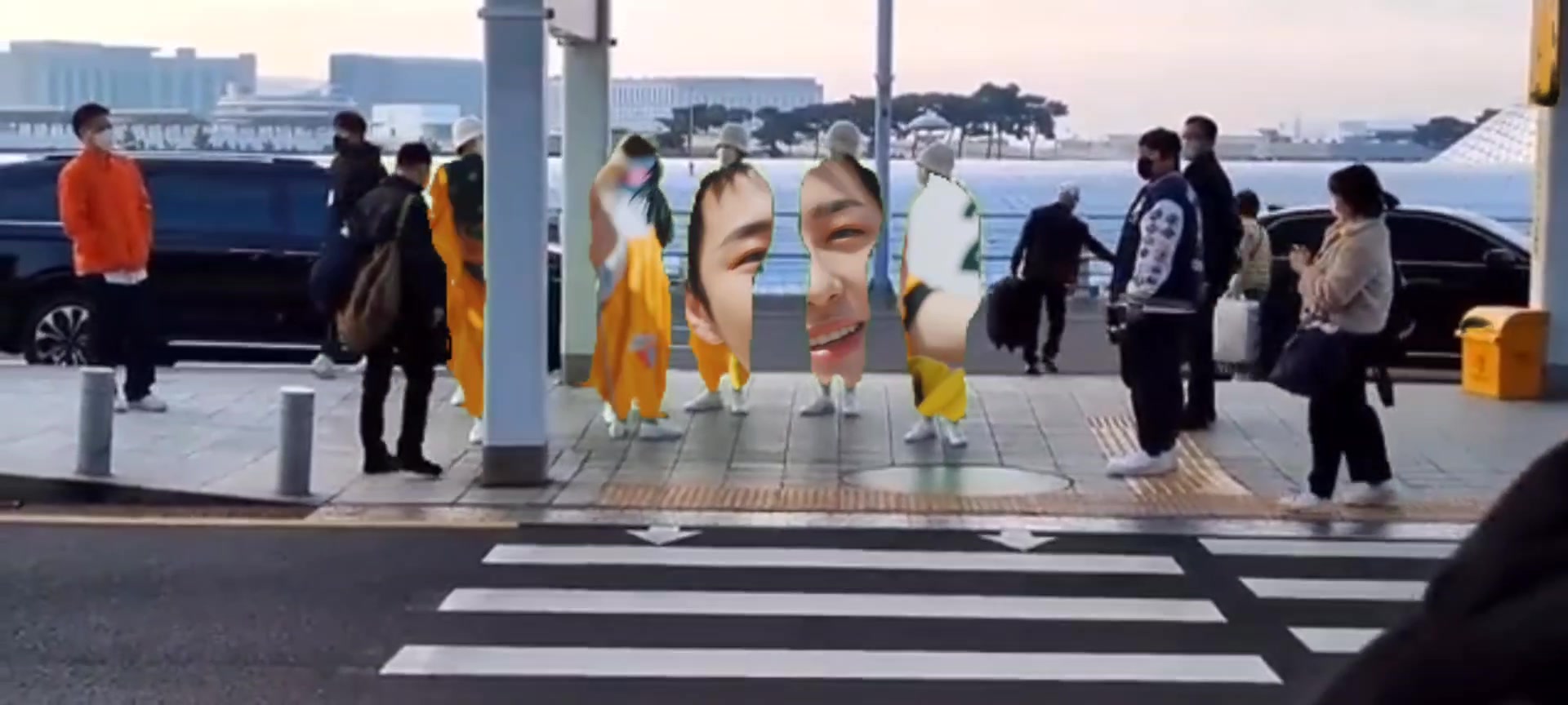 @(.◜◡◝ )