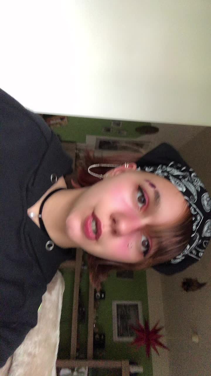 @Anschii_Queen