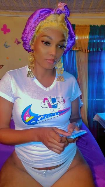 @Hoodbarbie_kemyeng
