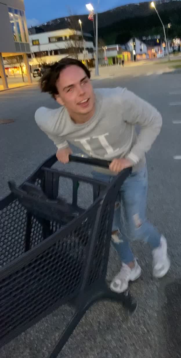 @Andr&eacute; Skeide S&aelig;tre