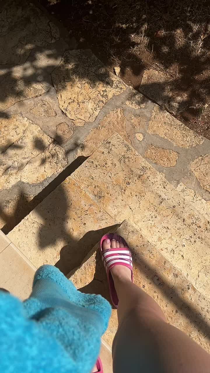 @Dora