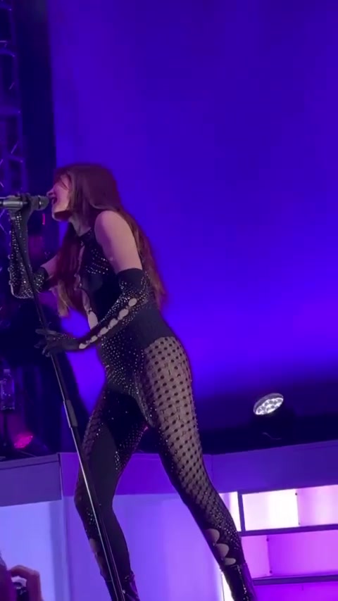 @MIMI WEBB ON TOUR