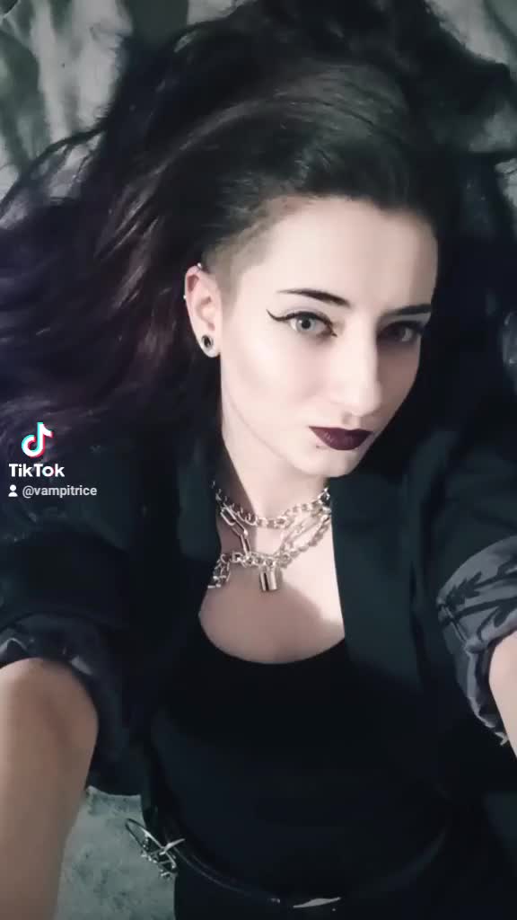 @Vampitrice 🏳&zwj;🌈