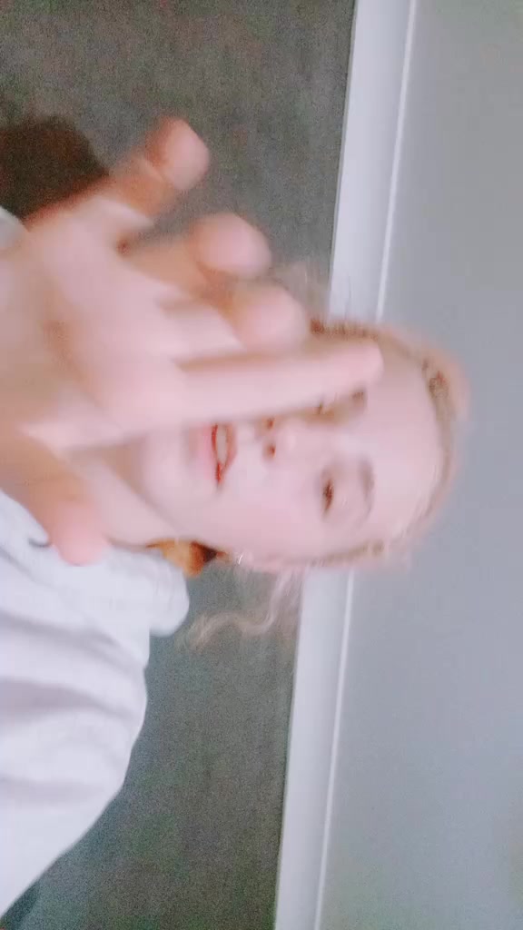 @HAYLEY IS MY BSF 💜