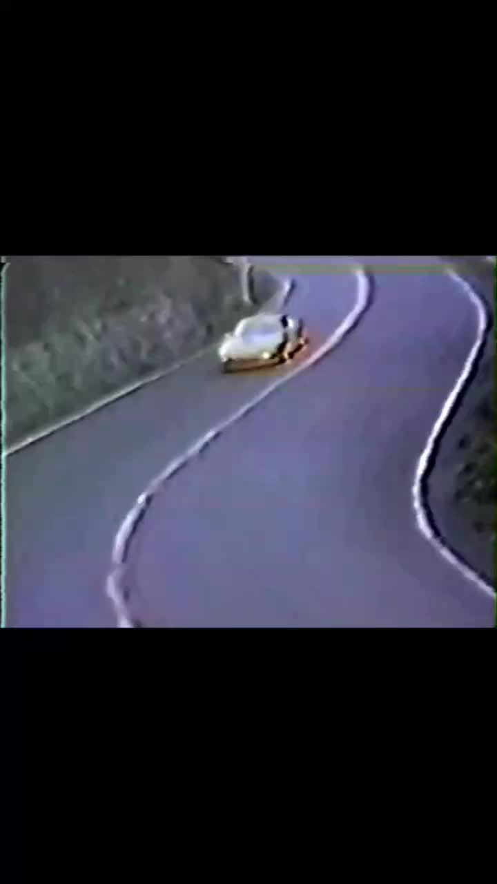 @ELHOMBREQUE
