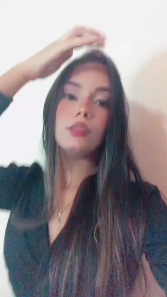@tha&iacute;sa s saraiva