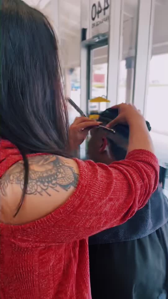 @ThePrettyBarber_Cris