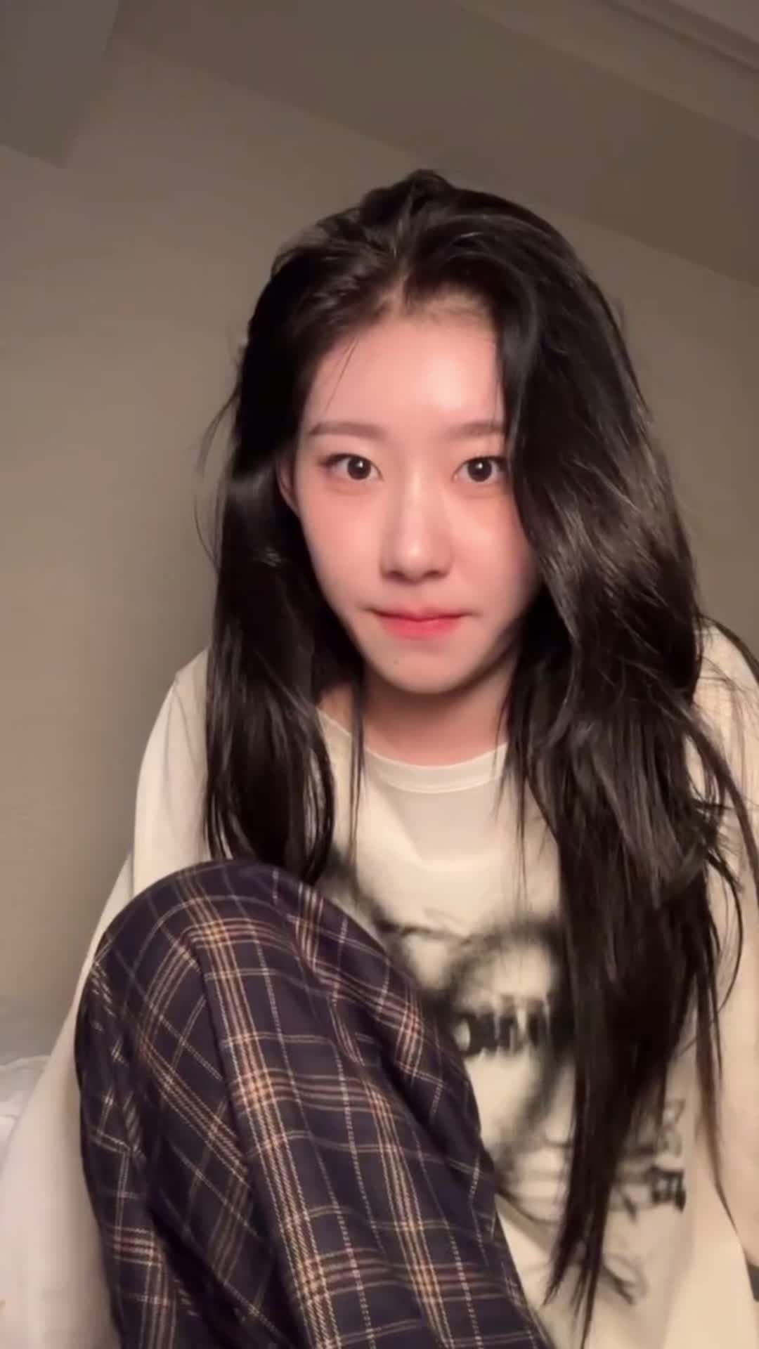 @(/=◡=)/\(>◡<\)