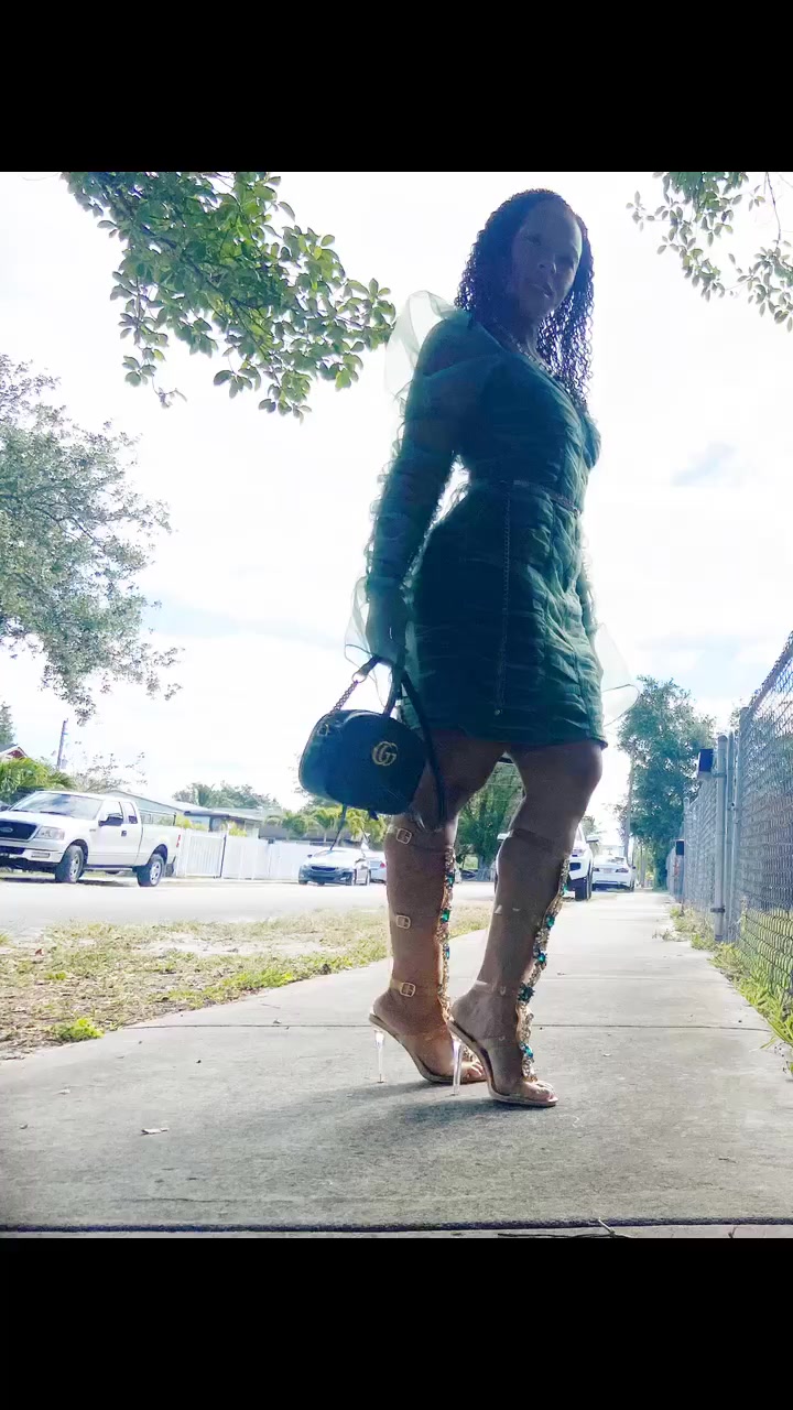 @_Mzmonroe