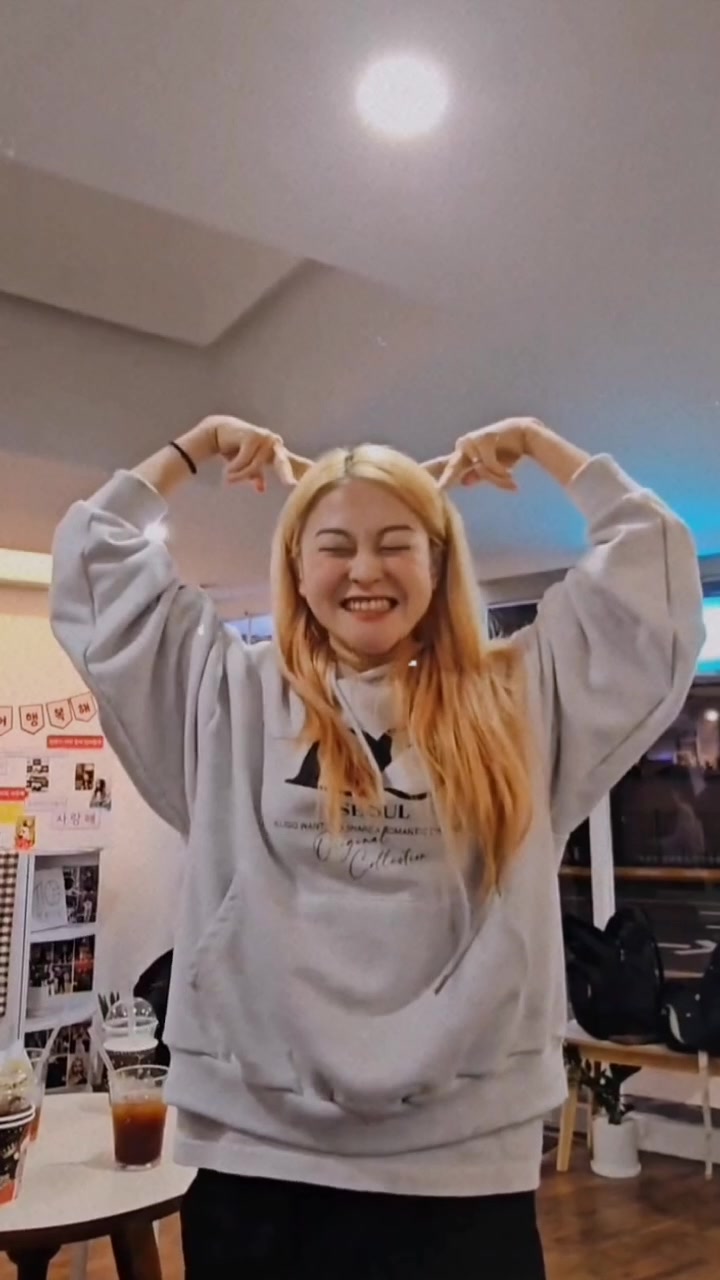 @praisey