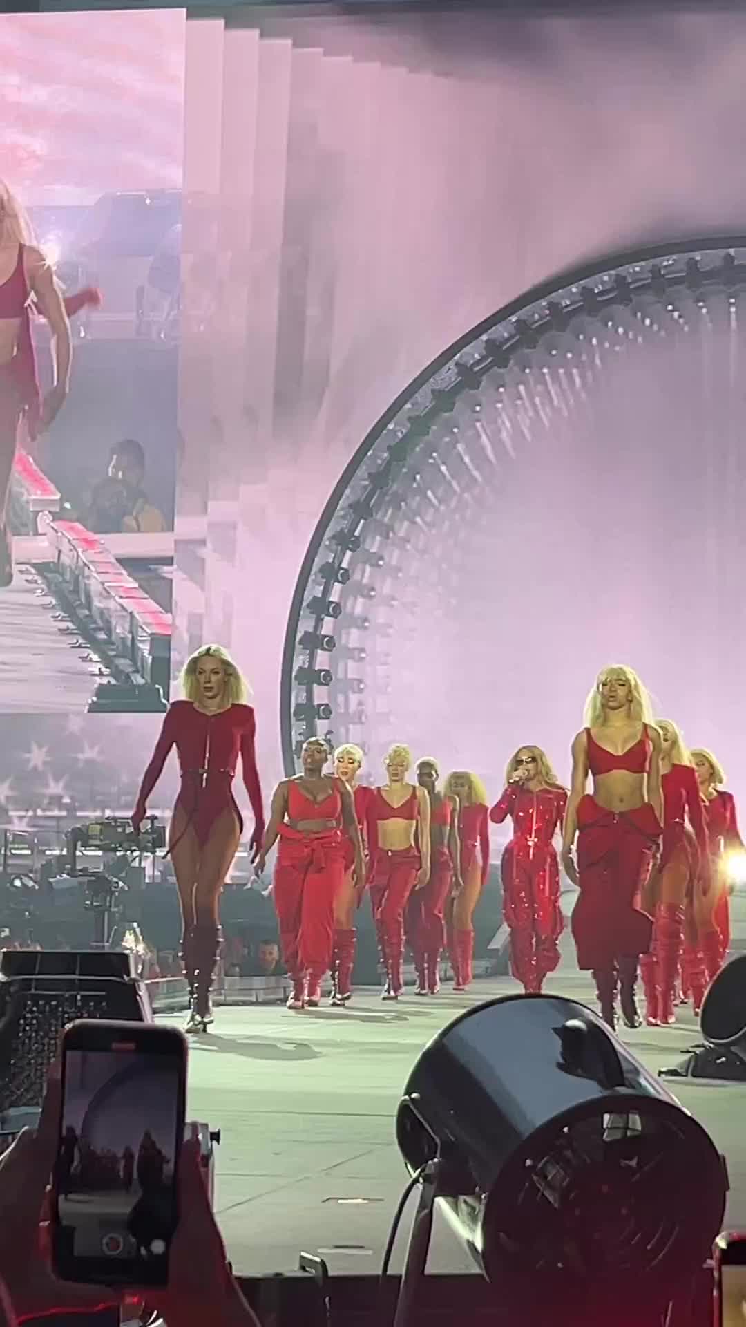 @Alineyonc&eacute;