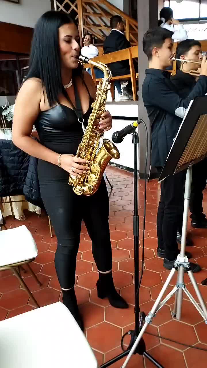@🖤كارولينا غيريرو