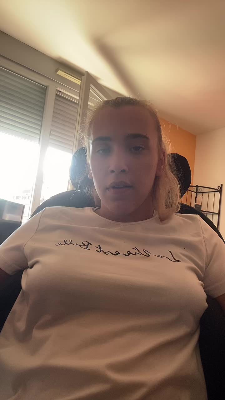 @Angèle