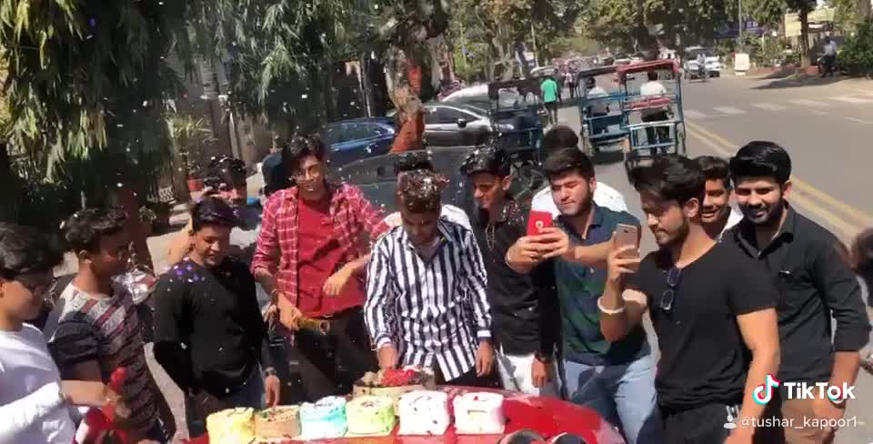 @Tushar kapoor 1