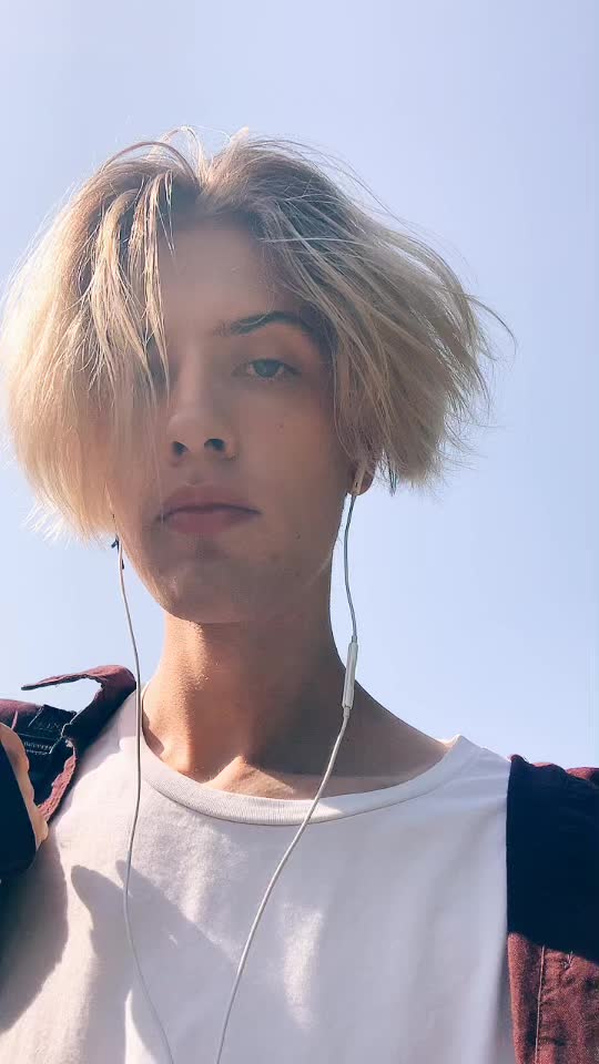 @Aystallll