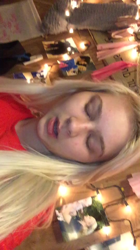@deѕѕι👑