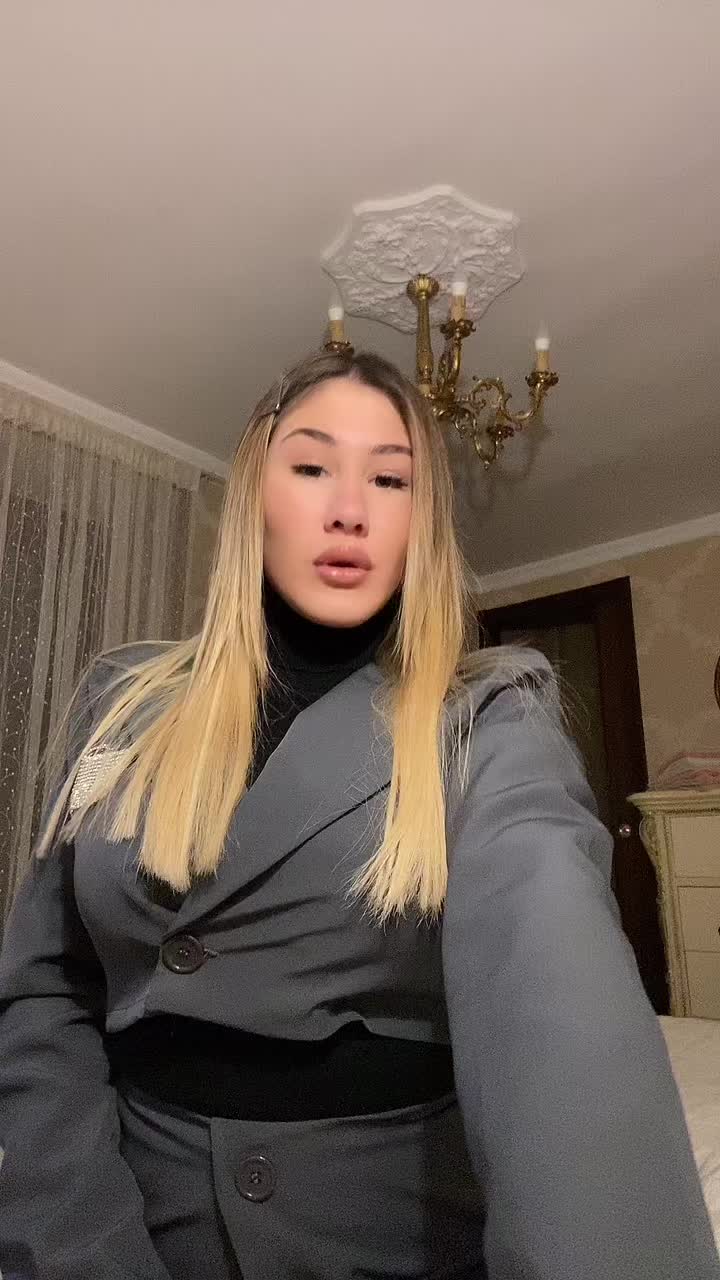 @connyscarallo_