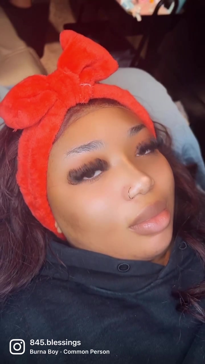 @lashbombbeauty