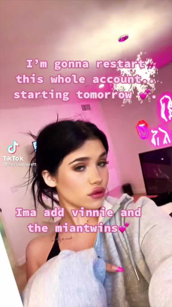 @1.1k strong 💕