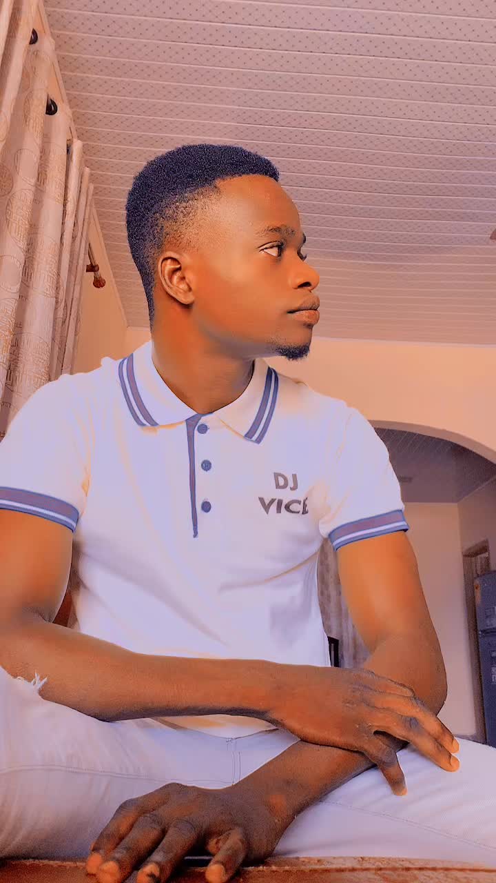 @@Celebrity presenter