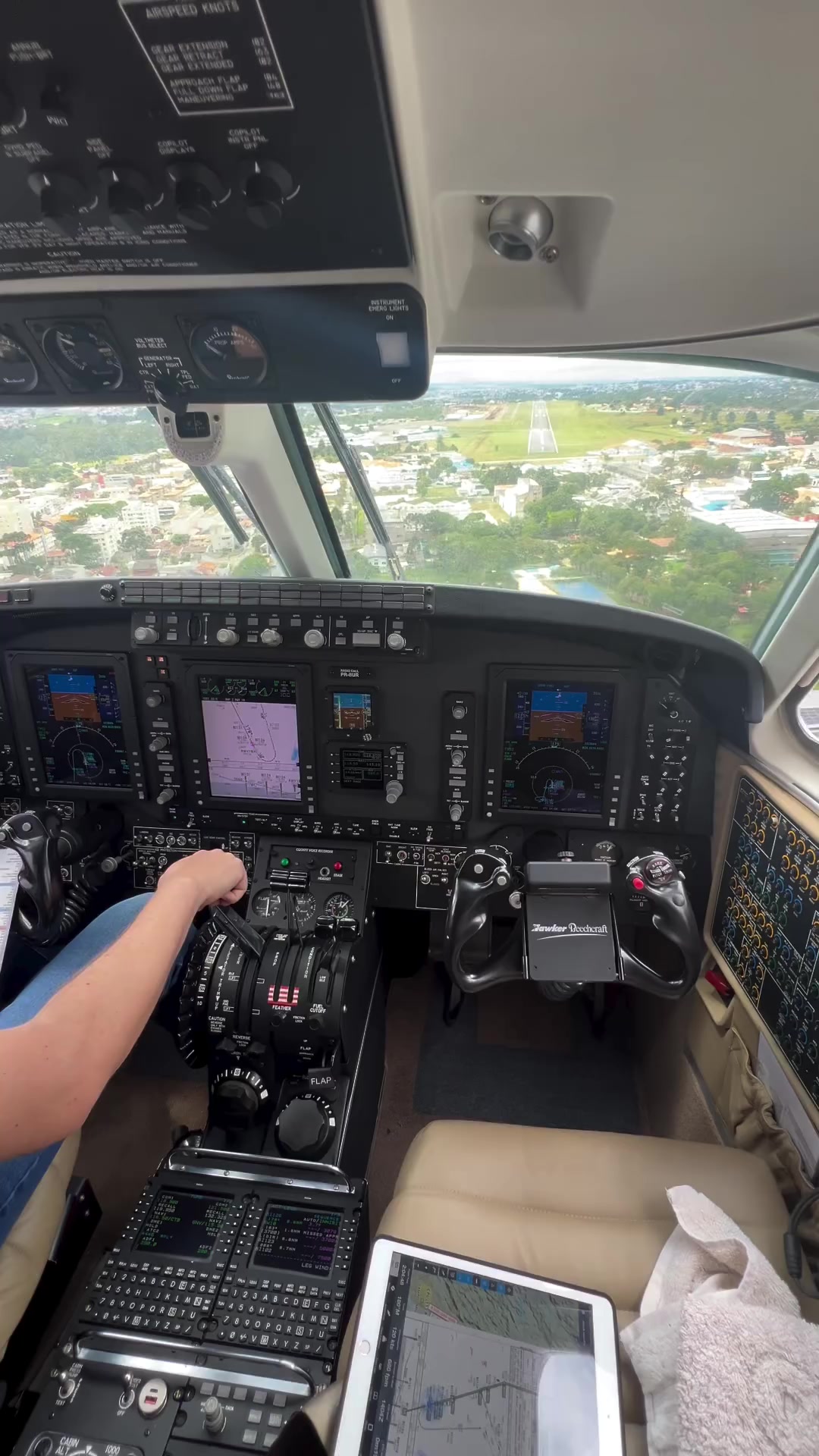 @Avi&otilde;es & Pilotos