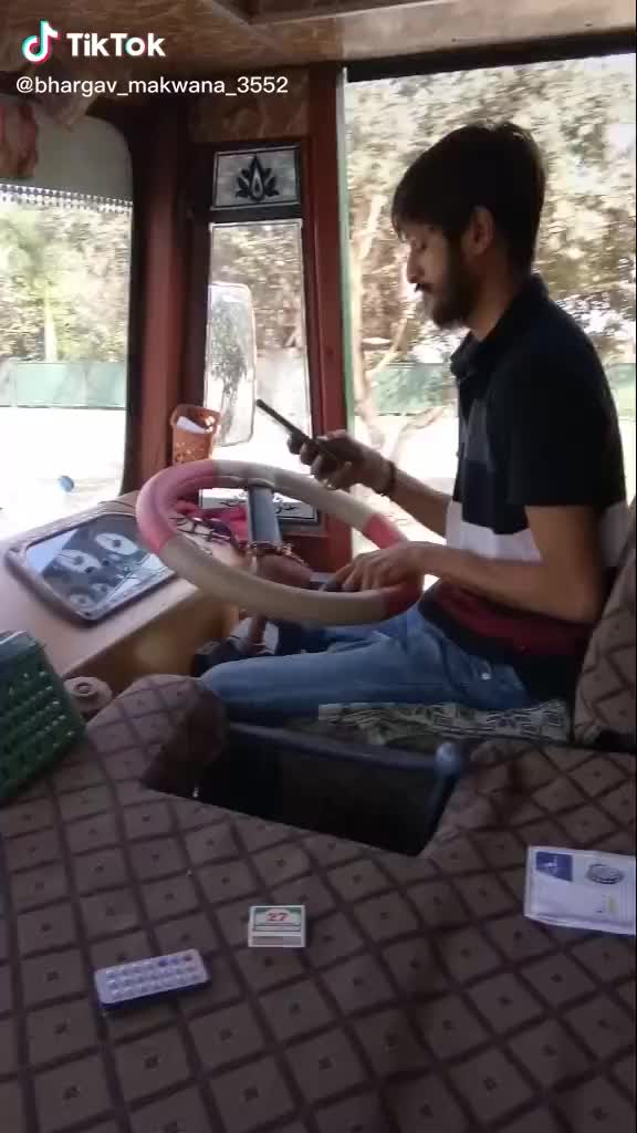 @_j@y_