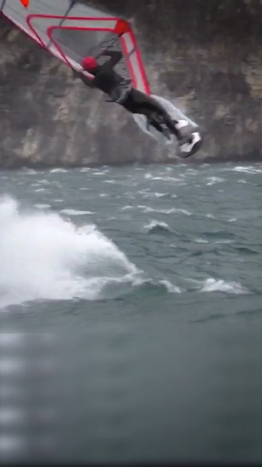 @windsurfcrashs