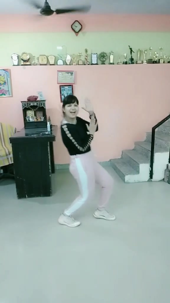 @DELHI QUEEN DANCE
