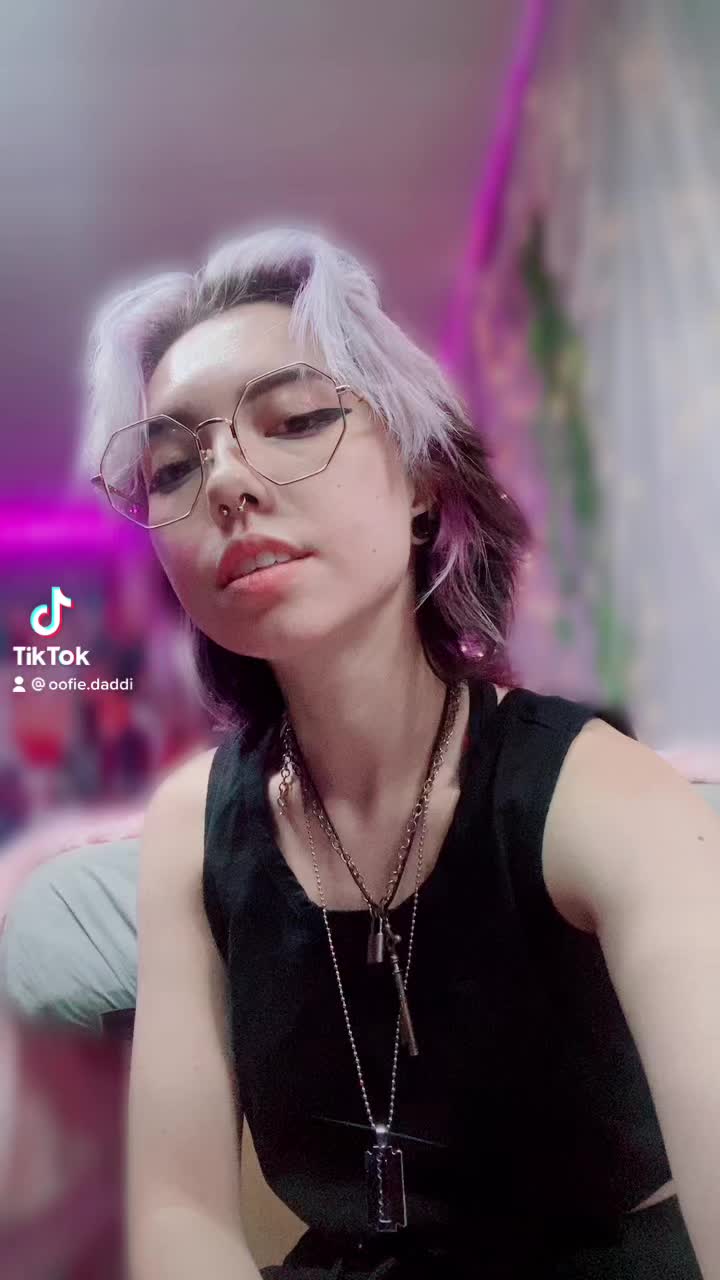 @OofieTV