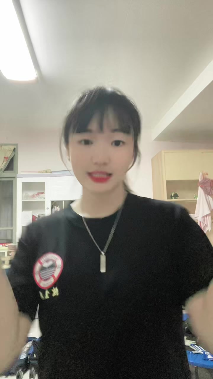 @被咬一口的衣服
