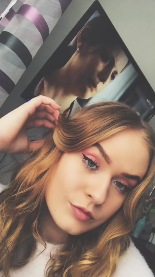 @Laura Jolie
