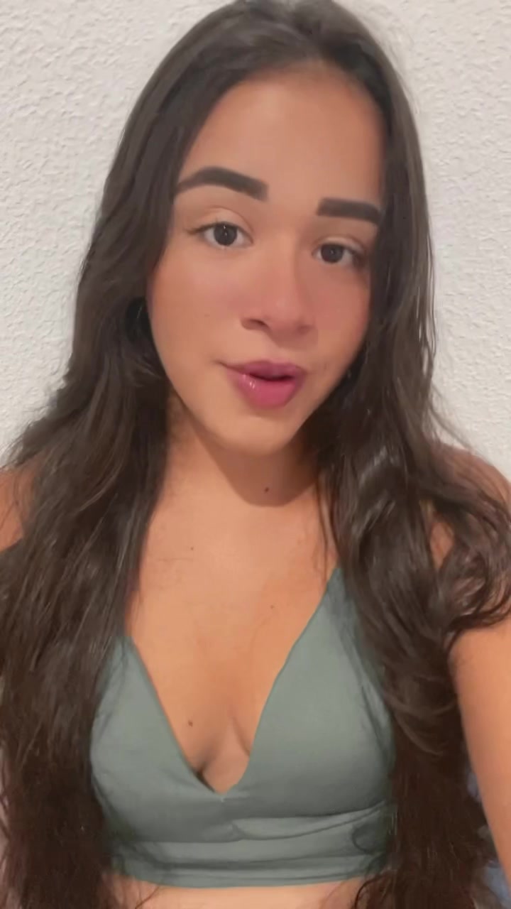 @Vitoria Larissa