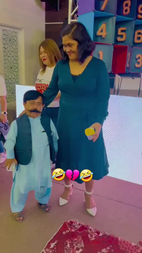 @ملک صاحب   🤣