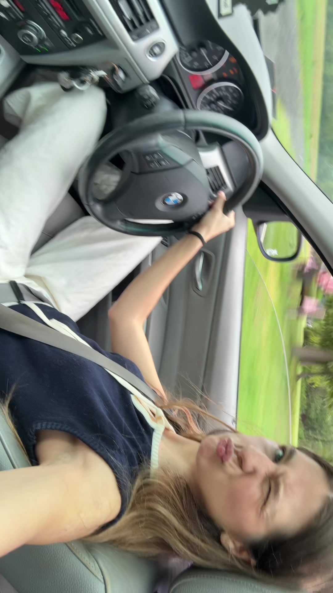 @isabella