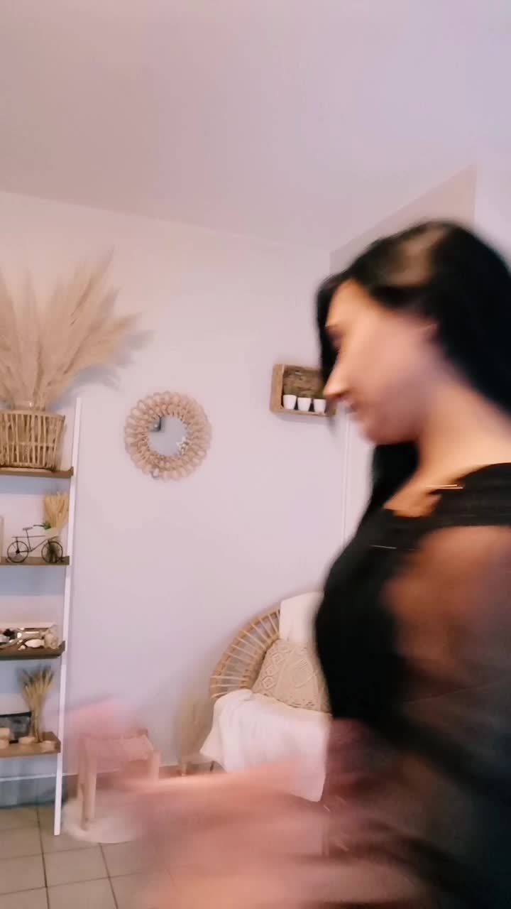 @Lau♒