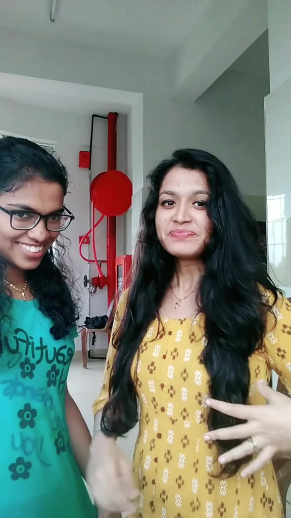 @Mahii👑